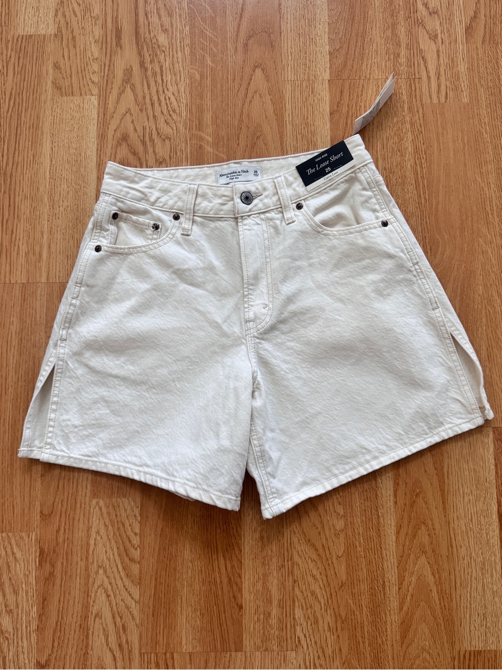 NWT Abercrombie Women’s Curve Love The Loose Short High-Rise Shorts- cream- 25